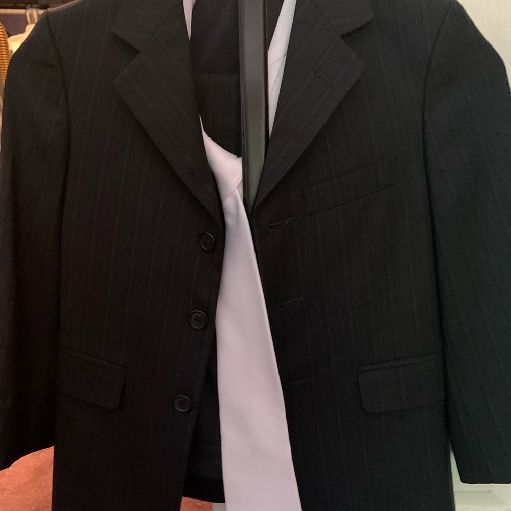 Boys communion suit   Suit. Belt and white tie